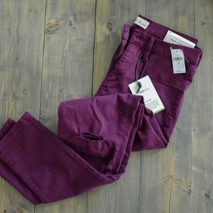 NWT high stretch distressed legging in rich Wine